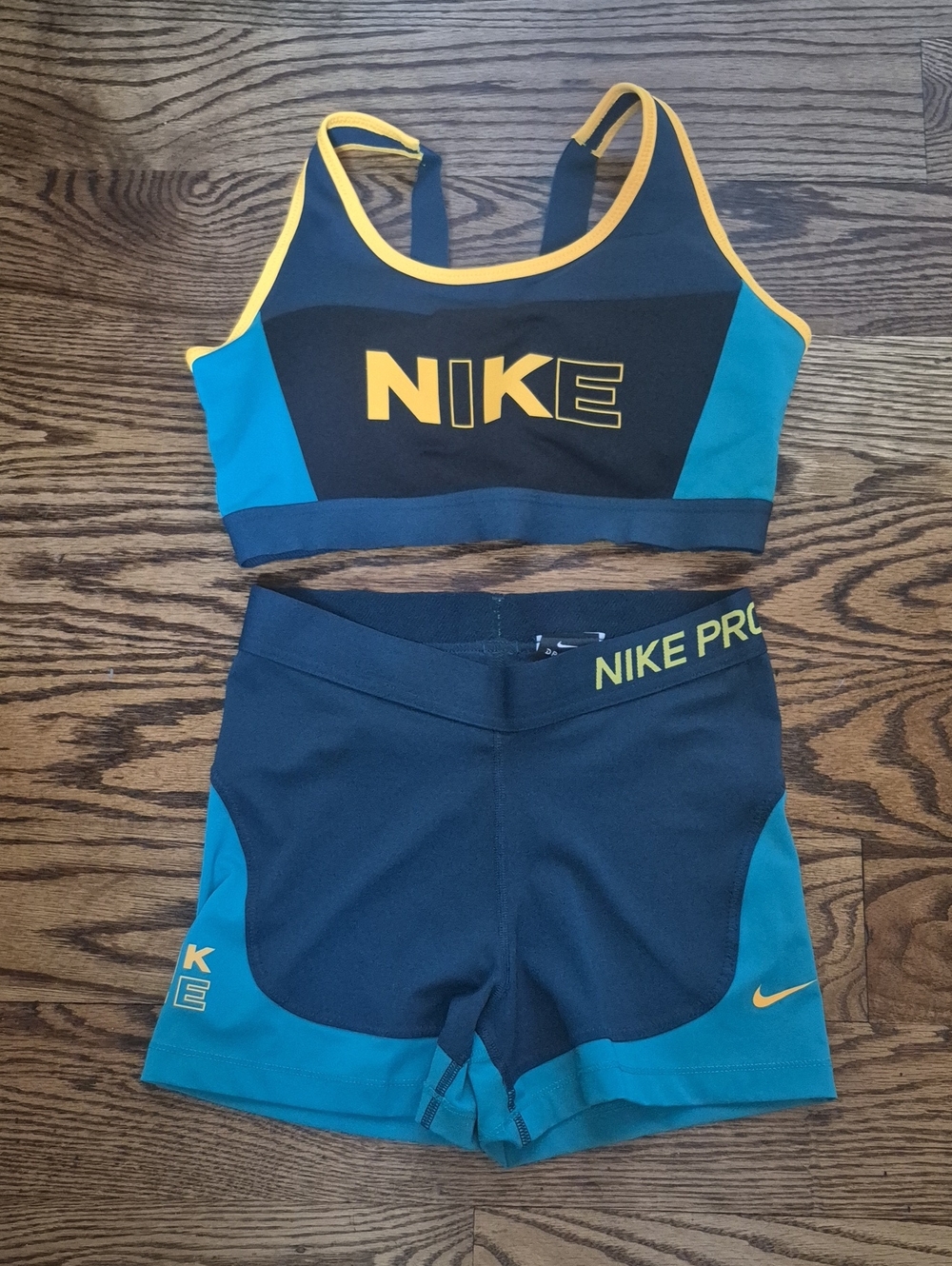 NWOT! Nike Blue & Yellow Colorblock Women's Training Set (Sports Bra & Shorts)